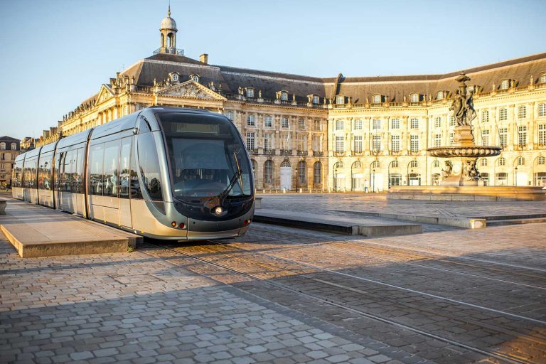 bordeaux-city-in-france-J2J7WLT