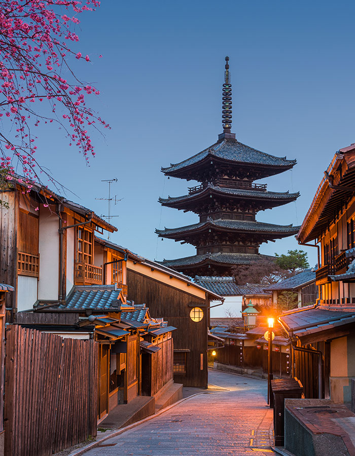 kyoto-japan-pagoda-and-street-at-twilight-YBZNVYE