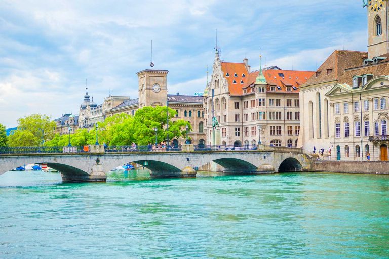 view-of-the-historic-city-center-of-zurich-with-fa-VWJSBMA